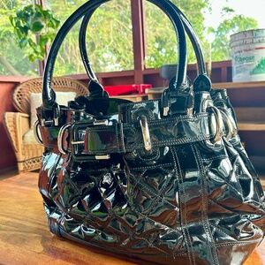 Burberry Beaton large Quilted patent leather bag